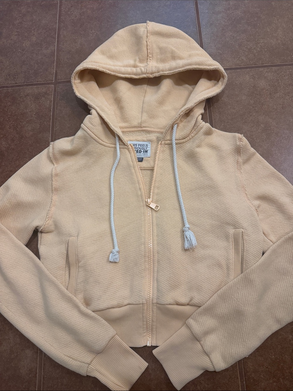American Eagle Outfitters Peach Cropped Hoodie